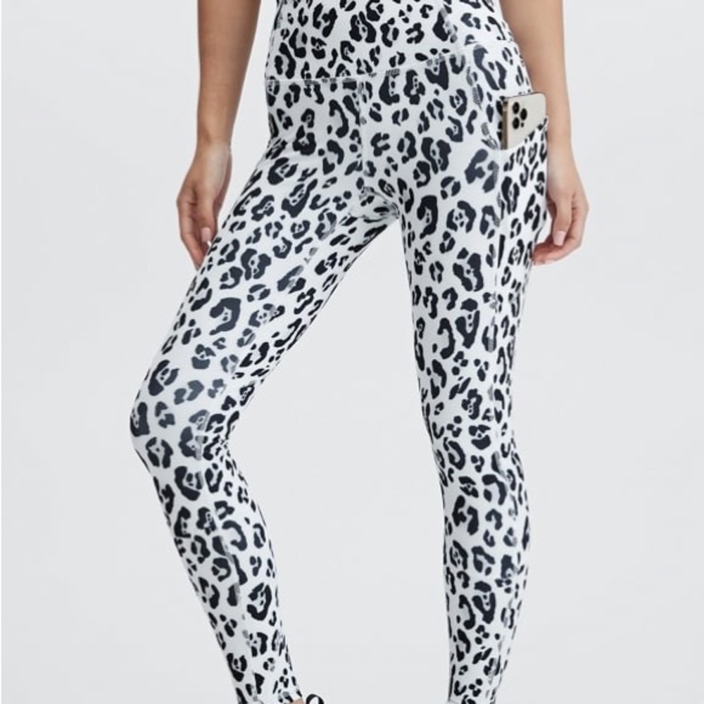 Fabletics Pureluxe The Oasis Legging Buttery Soft w/Compression Size Small or 6